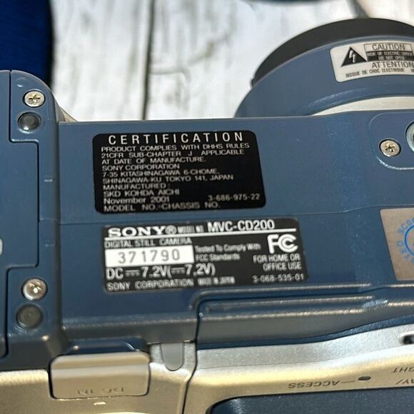 Sony Mavica MVC-CD200 2.1MP 2.5" 3x Optical Zoom Compact Digital Camera PARTS - Picture 5 of 9